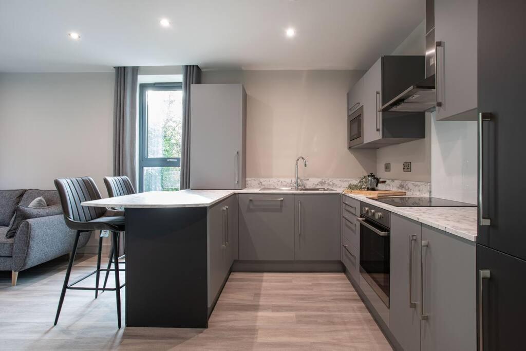 Modern 2Br With Balcony Next To The City Airport Bhd - Free Parking Белфаст Экстерьер фото