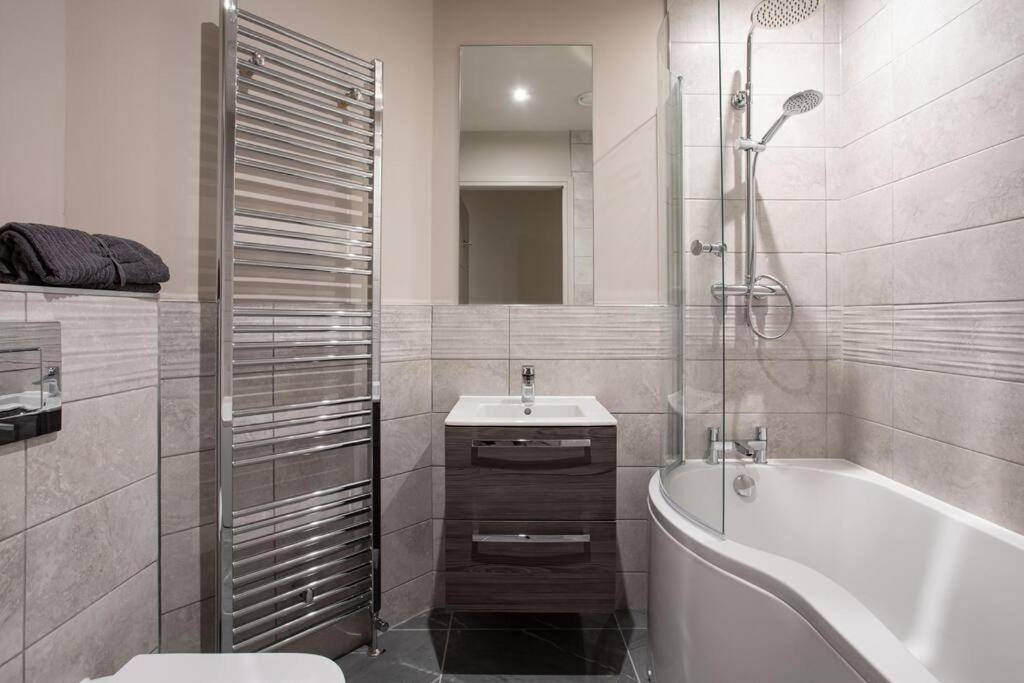 Modern 2Br With Balcony Next To The City Airport Bhd - Free Parking Белфаст Экстерьер фото