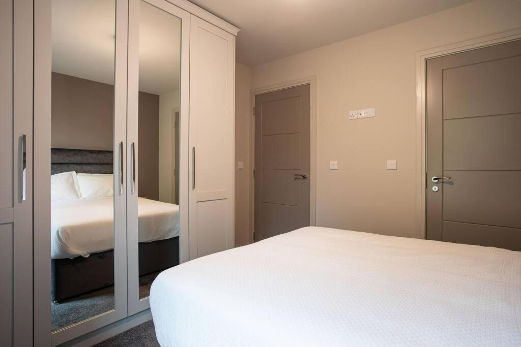 Modern 2Br With Balcony Next To The City Airport Bhd - Free Parking Белфаст Экстерьер фото