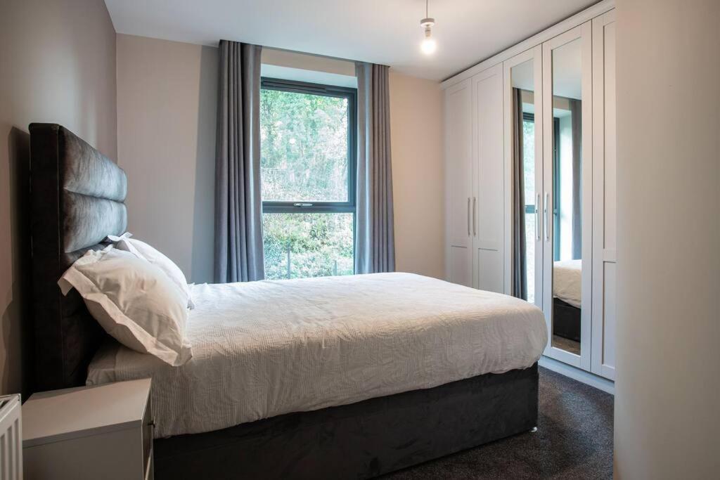 Modern 2Br With Balcony Next To The City Airport Bhd - Free Parking Белфаст Экстерьер фото